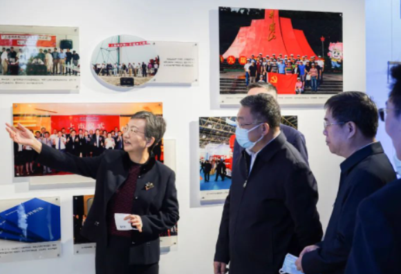 中石化高级副总裁刘宏斌一行益临ca88参观考察(图5)