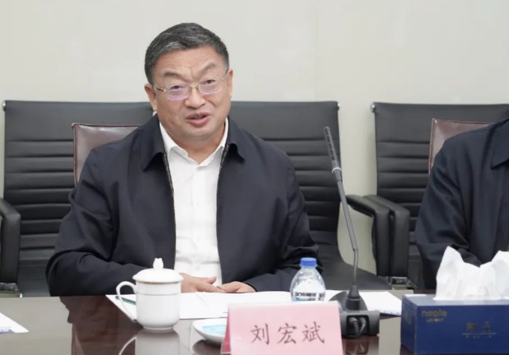 中石化高级副总裁刘宏斌一行益临ca88参观考察(图3)