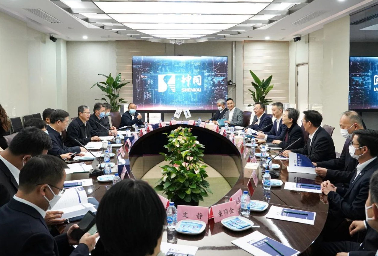 中石化高级副总裁刘宏斌一行益临ca88参观考察(图2)